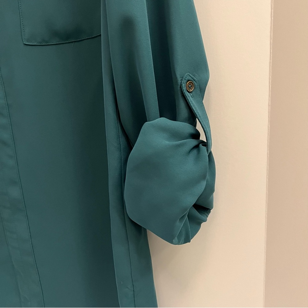 Chic Teal Blouse with Lace Detail - Picture 6 of 11